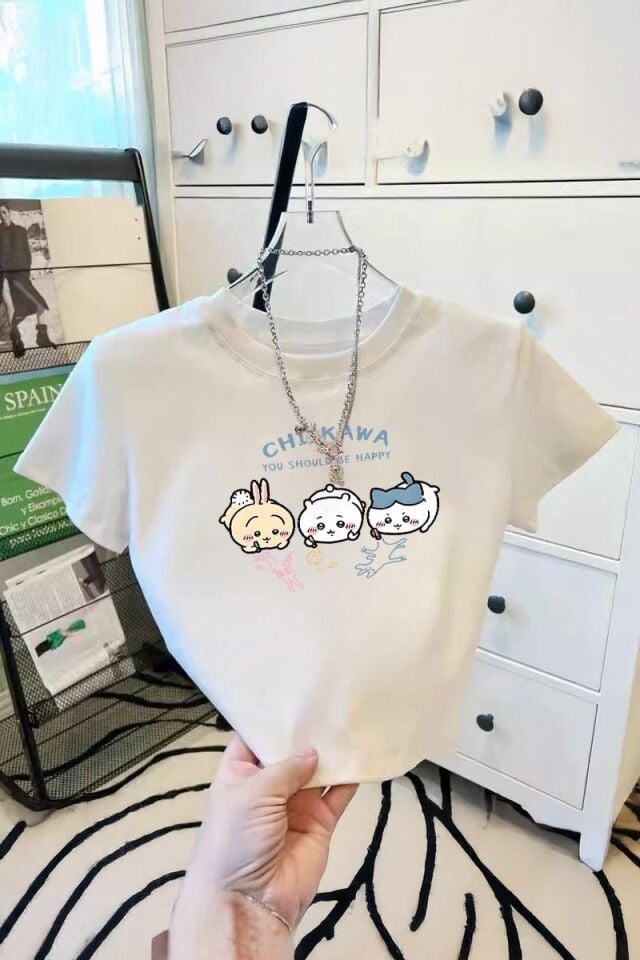 Beyaz Chiikawa ''You Should Be Happy'' Y2K Kısa Kollu Crop Bluz