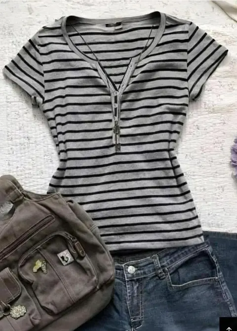 Siyah Gri Çizgili Düğmeli Y2K Kısa Kollu Bluz