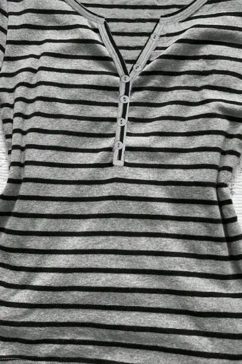 Siyah Gri Çizgili Düğmeli Y2K Kısa Kollu Bluz