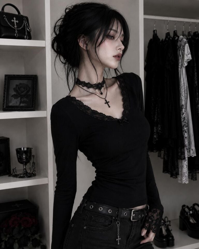 Siyah gothic dantel yakalı tam boy bluz