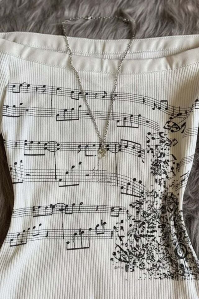 Ekru Nota Desenli Y2K Kısa Kollu Bluz