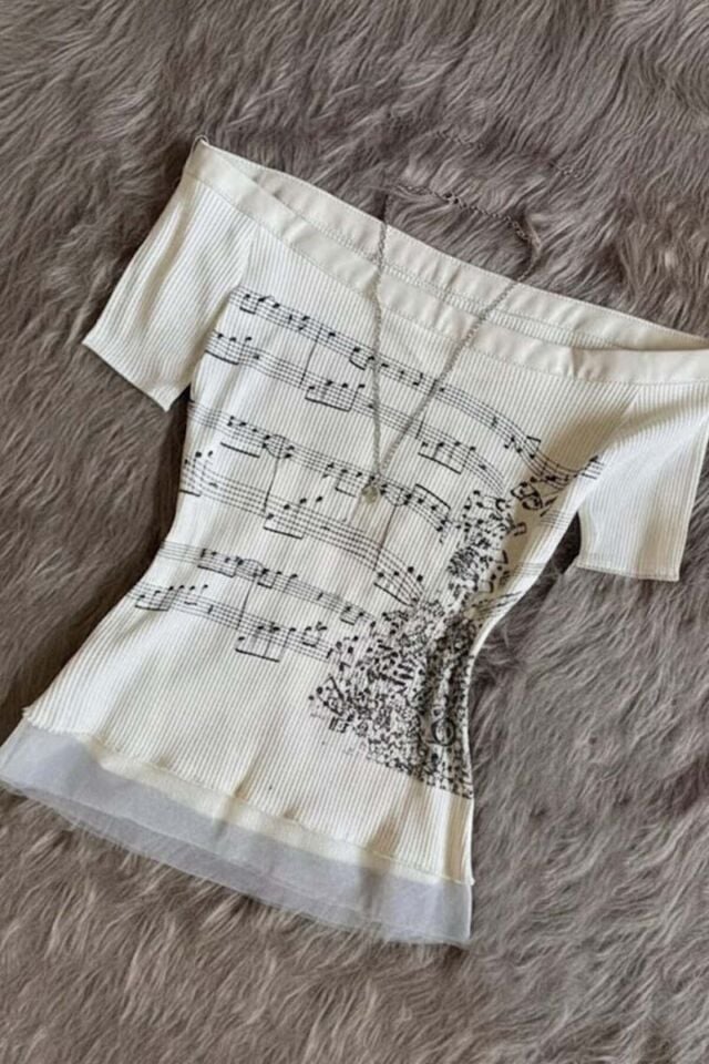 Ekru Nota Desenli Y2K Kısa Kollu Bluz
