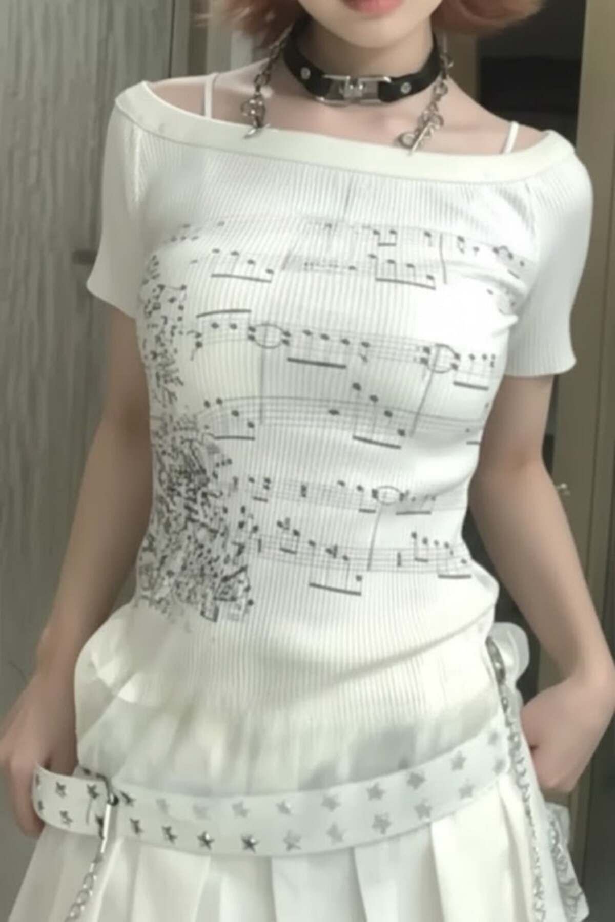 Ekru Nota Desenli Y2K Kısa Kollu Bluz