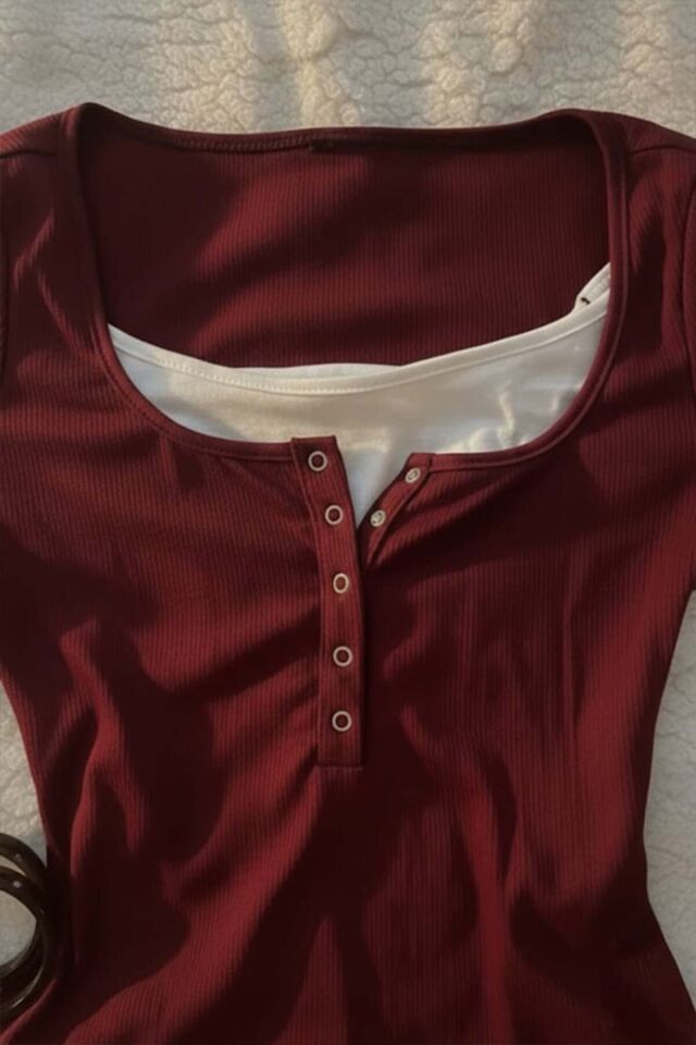 Bordo Henley Yaka Ekli Y2K Kısa Kollu Bluz