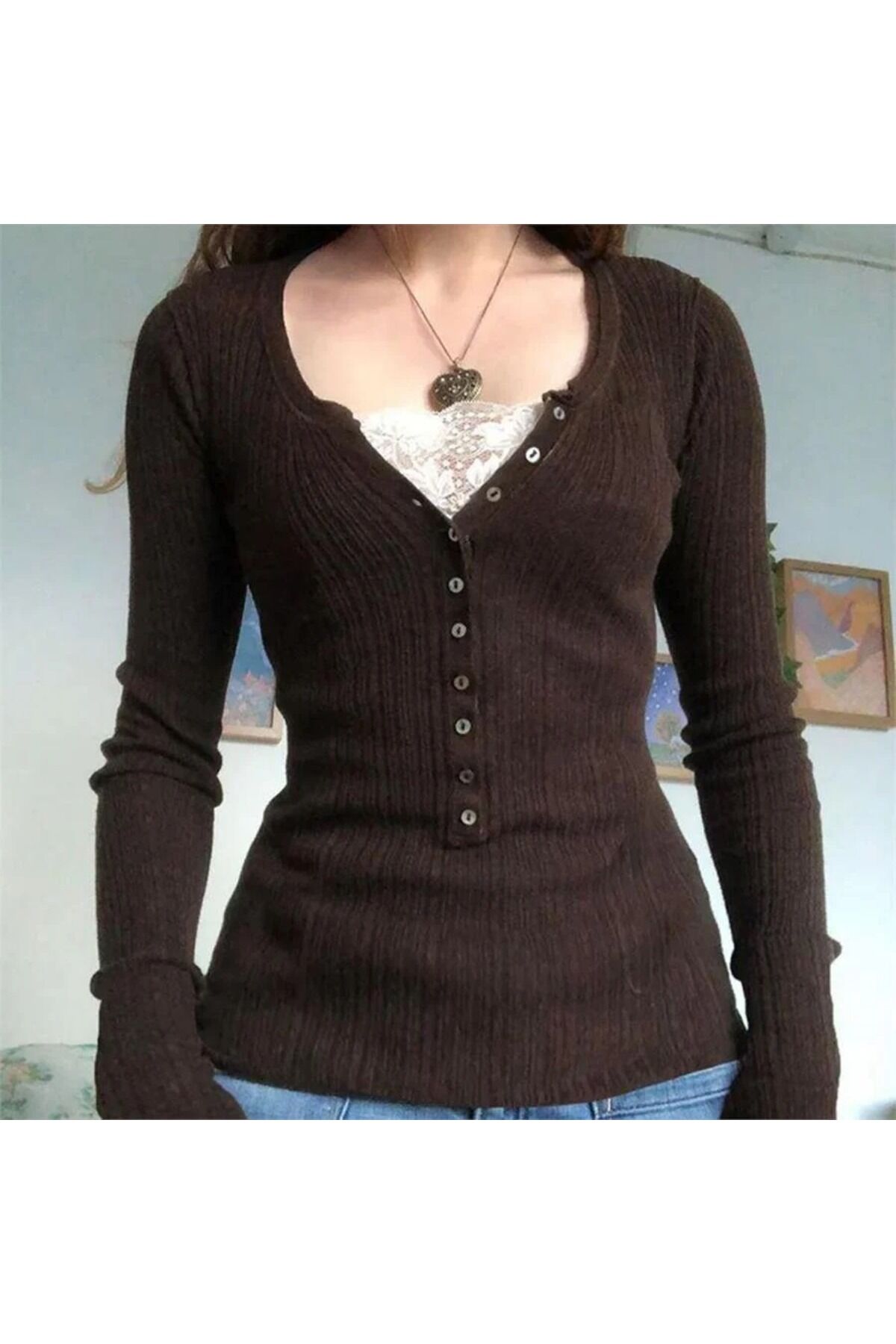 Kahverengi Düğme Detaylı Dantel Yaka Uzun Kollu Bluz