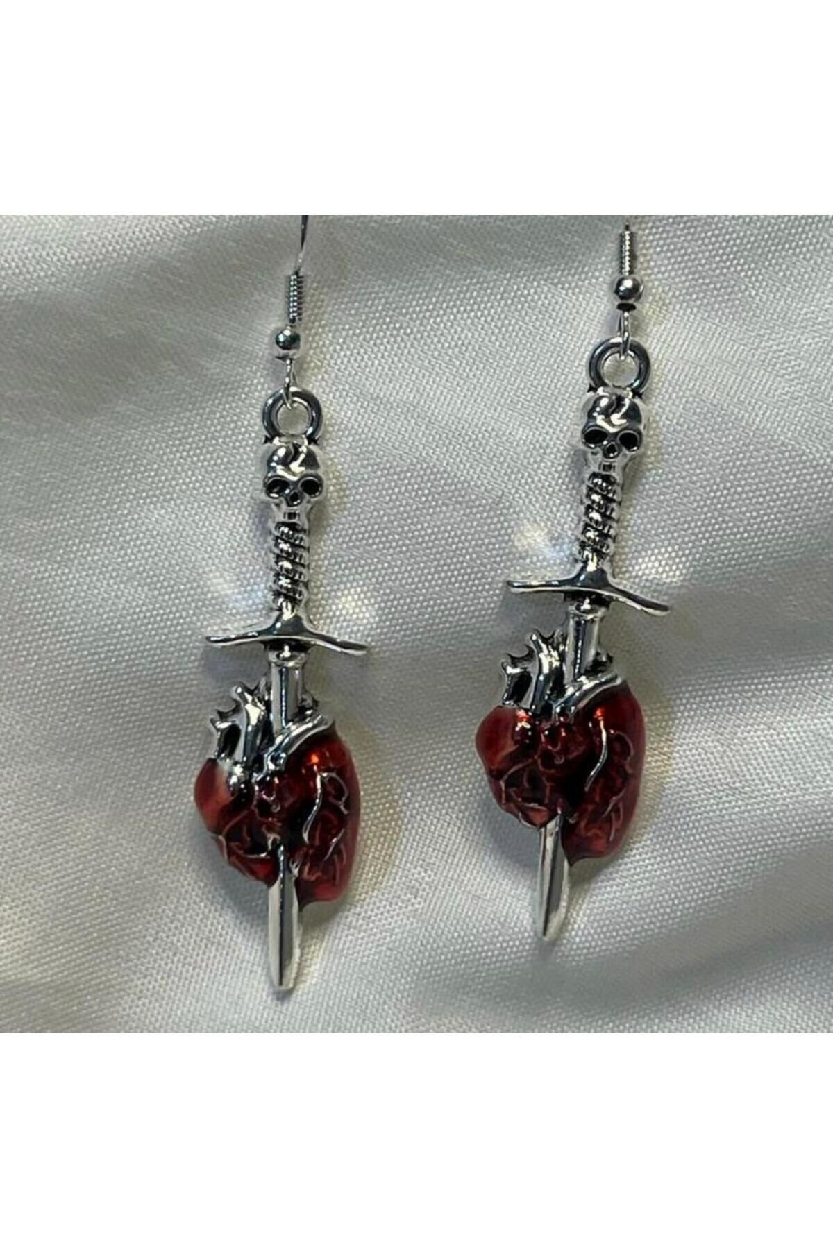 Dark Gotik Kuru Kafalı Kalbe Saplanmış Kılıç Sembollü küpe