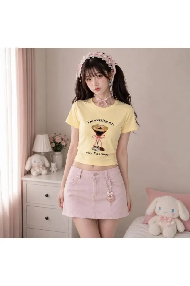 Sarı I'm Working Late Cause I'm A Singer T-Shirt