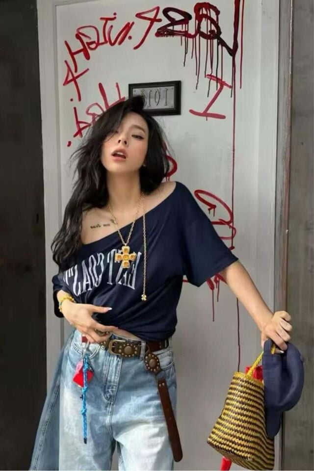 Lacivert East Coast Kısa Kol Off-Shoulder Omuz Askılı T-Shirt