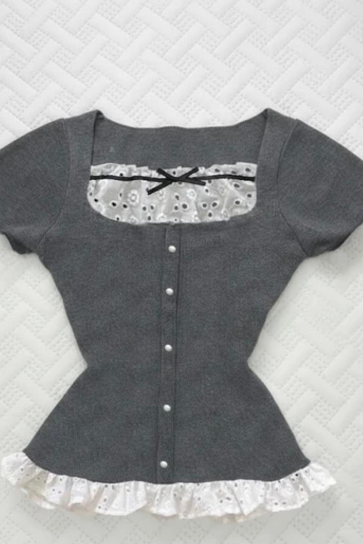 Gri  Coquette Köprü Detaylı Fırfırlı Dantelli Y2K Kısa Kollu Crop
