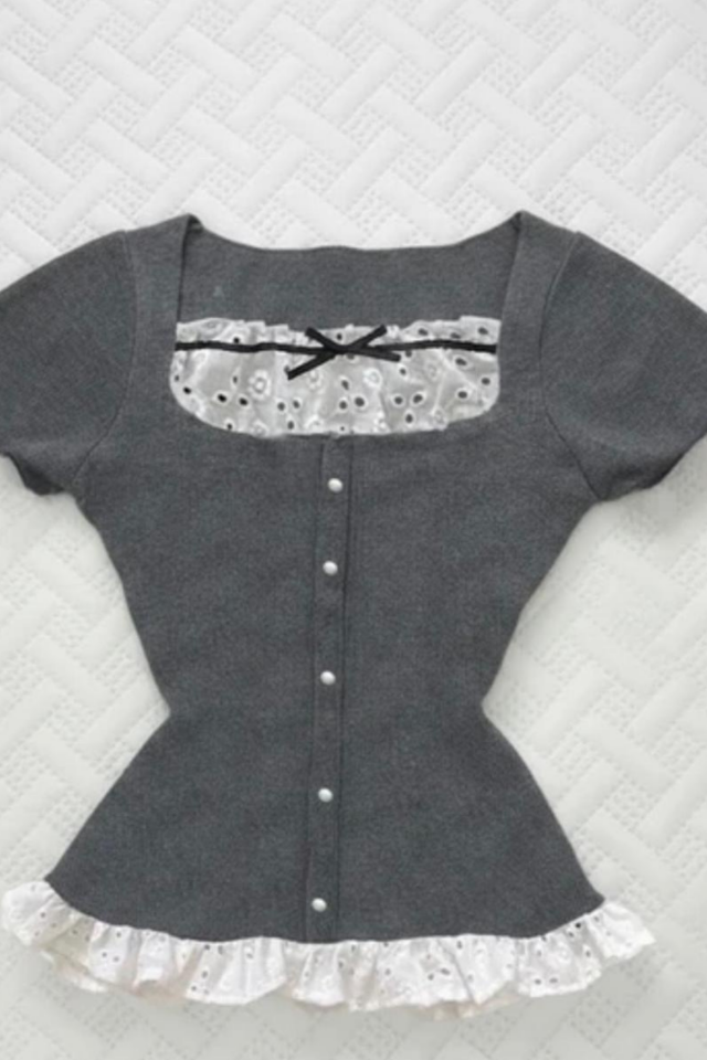 Gri  Coquette Köprü Detaylı Fırfırlı Dantelli Y2K Kısa Kollu Crop