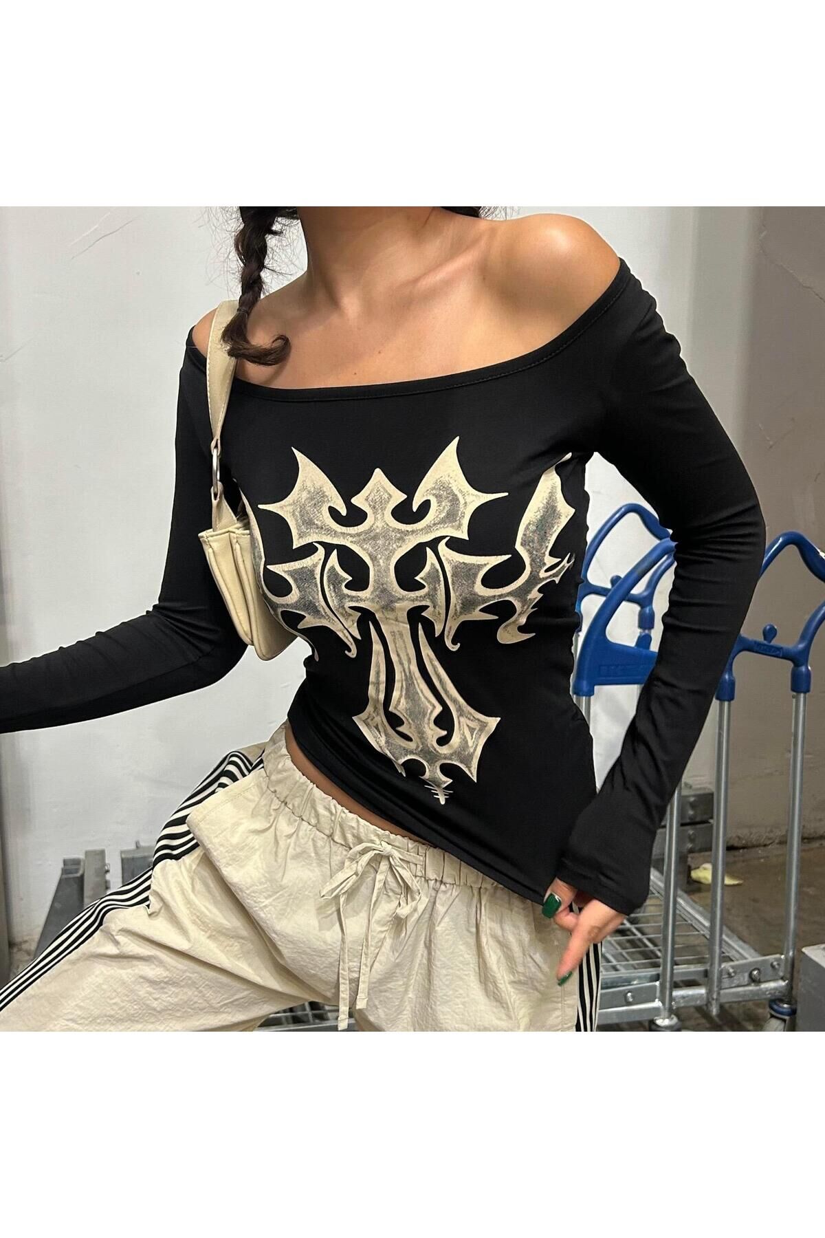 Siyah Gotik Cross Omuz Açık Uzun Kollu Crop Bluz