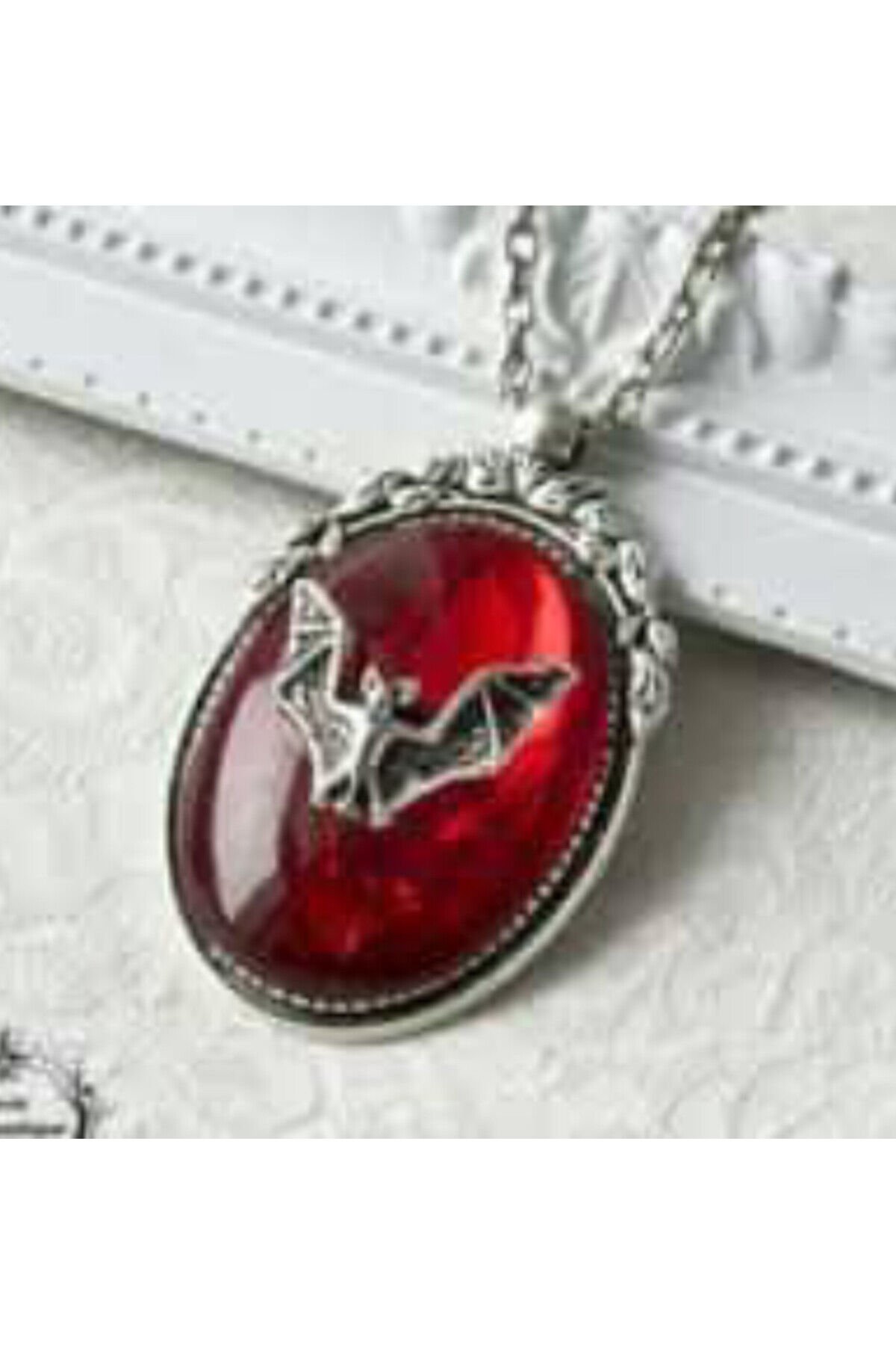 Kırmızı Yarasa Motifli Creepy Zincir Kolye