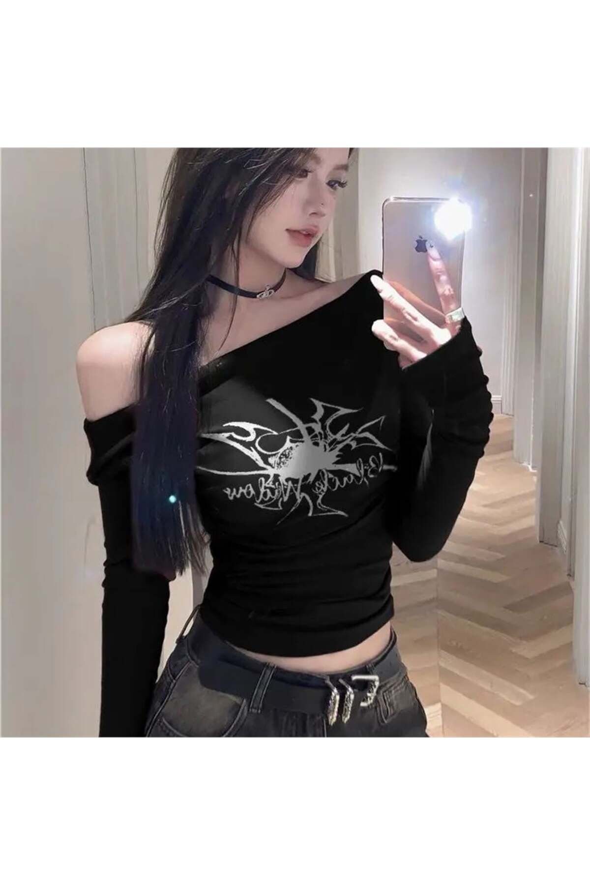 Gotik Y2k Düşük Omuzlu Black Widow Baskılı Siyah Uzun Kollu Bluz