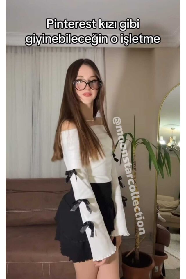 Kurdele Detaylı Kayık Yaka Uzun Kollu Bluz