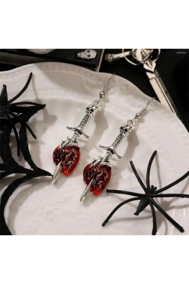 Dark Gotik Kuru Kafalı Kalbe Saplanmış Kılıç Sembollü küpe Kırmızı - Tek Ebat