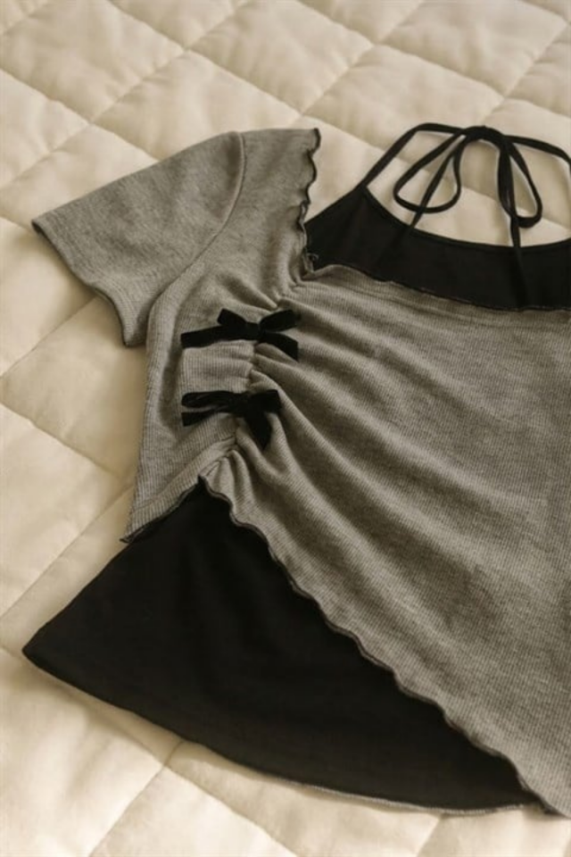 Antrasit Fırfırlı Fiyonk Detaylı Siyah Ek Askılı Asimetrik Y2K Kısa Kollu Bluz