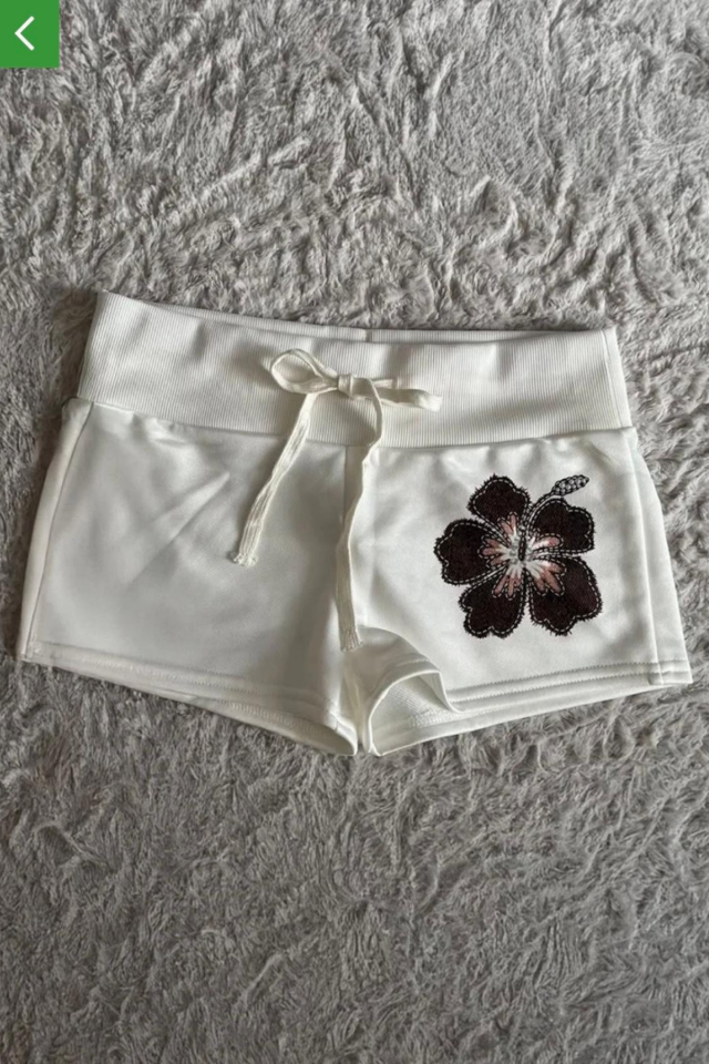 Beyaz Siyah Hibiskus Çiçeği İpli Y2K Mini Şort