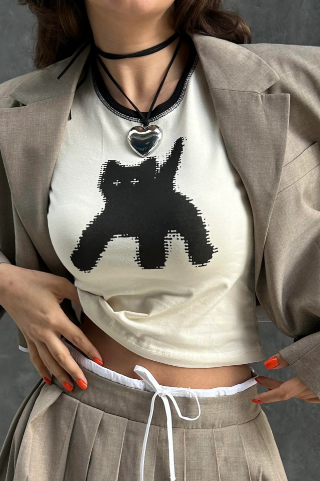 Ekru Black Cat Kısa Kollu Crop T-Shirt