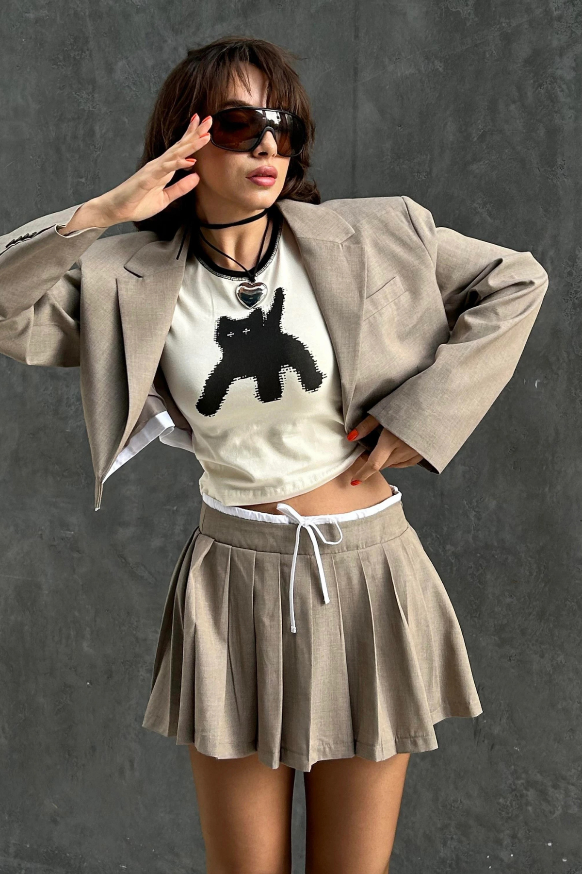 Ekru Black Cat Kısa Kollu Crop T-Shirt
