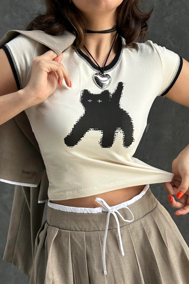 Ekru Black Cat Kısa Kollu Crop T-Shirt