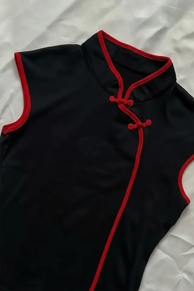 Siyah Mandarin Yaka Kırmızı Şeritli Qipao Y2K Kısa Kollu Crop