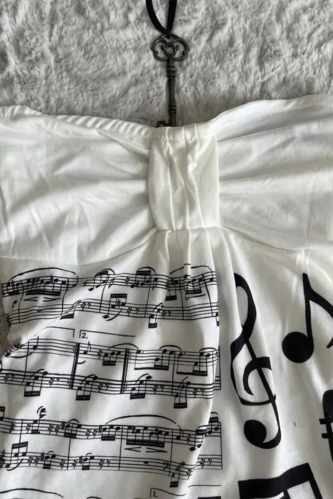 Beyaz Nota Desenli Piano Detaylı Y2K Straplez Crop